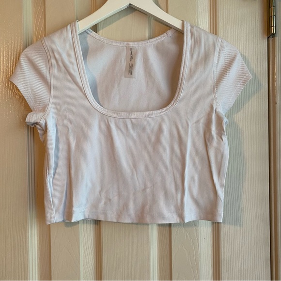 EUC Outdoor Voices SuperformRib Shortsleeve in White, Size Medium - Picture 1 of 3